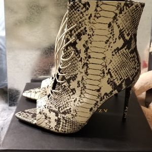 "New" Stiletto open toe snake print heels size 10